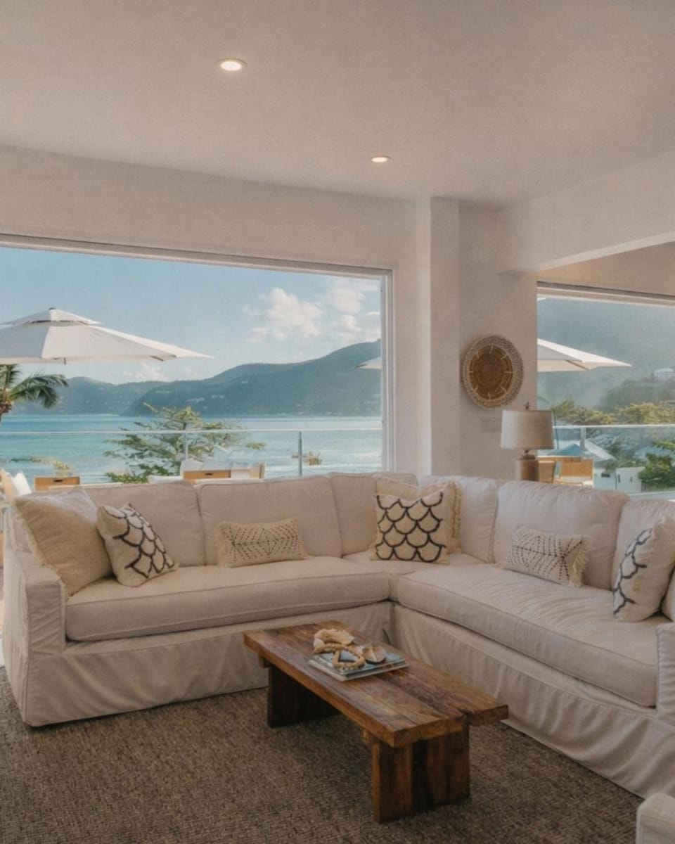 Communal lounge/ TV room, Natural landscape, Living room, Seating area, Mountain view, Sea view