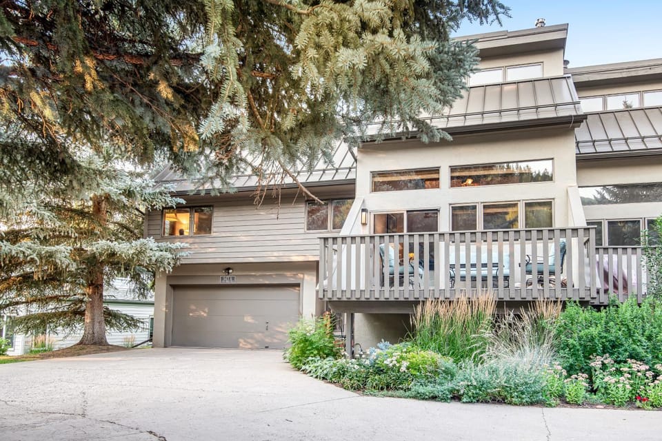Mountains Retreat House in Eagle County