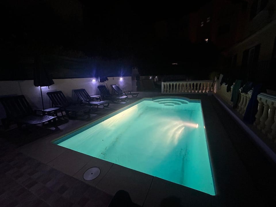 Travellers Guesthouse Bed and Breakfast in Lagos