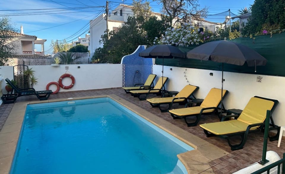 Travellers Guesthouse Bed and Breakfast in Lagos