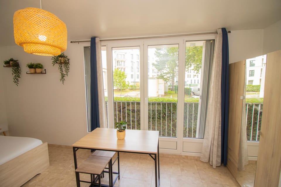 Bed, View (from property/room), Photo of the whole room, Bedroom