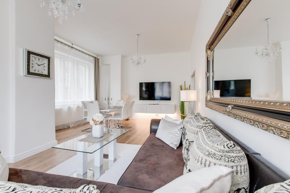 TV and multimedia, Living room, Dining area