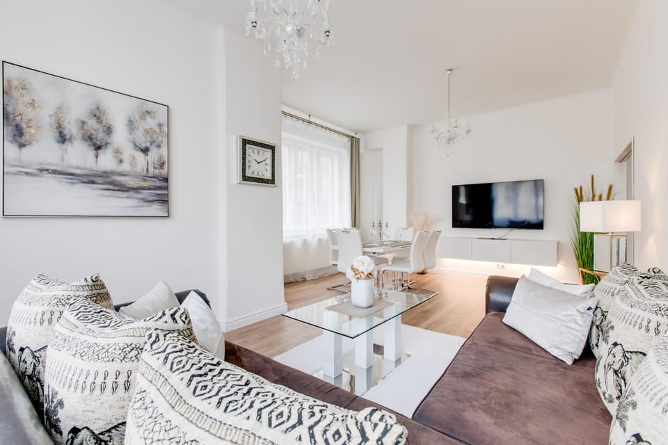 TV and multimedia, Living room, Dining area
