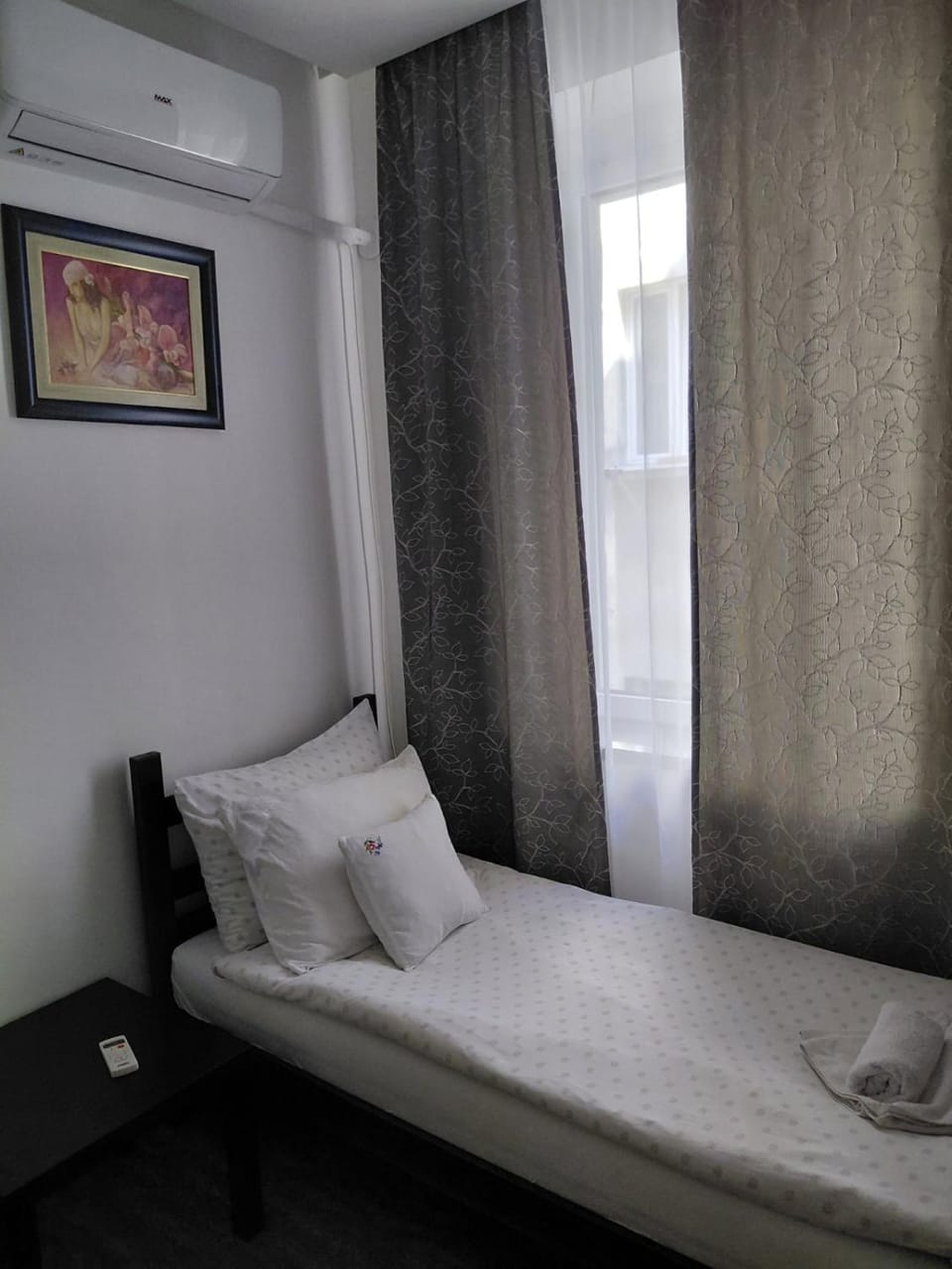 Bed, air conditioner