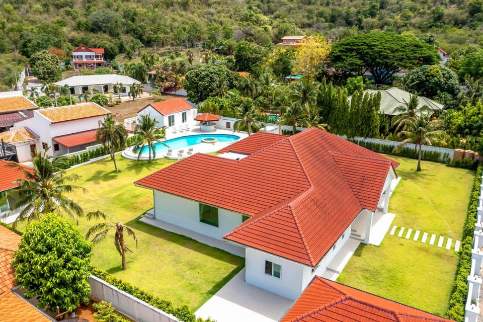 Amazing Private 6 Bedroom Pool Villa ED60 Villa in Nong Kae