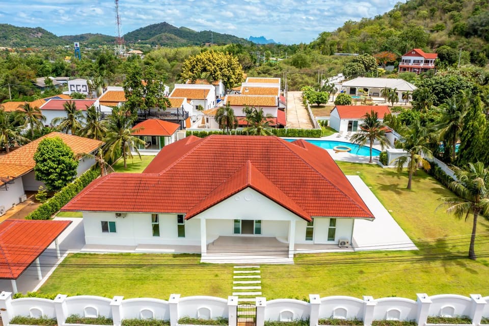 Amazing Private 6 Bedroom Pool Villa ED60 Villa in Nong Kae