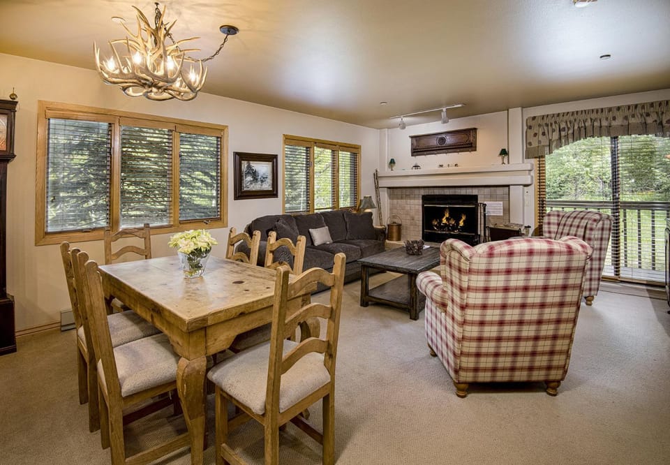 Living room, Dining area