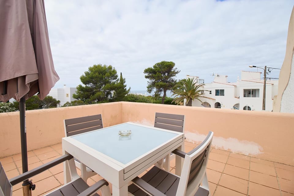 BBQ facilities, Balcony/Terrace, Sea view, sunbed
