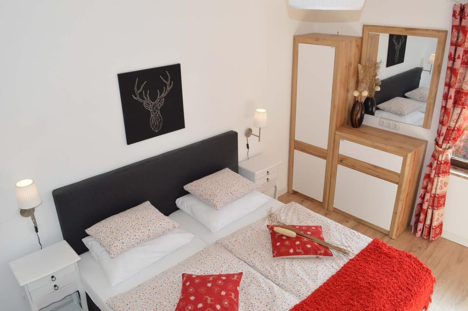 Photo of the whole room, Decorative detail, Bedroom