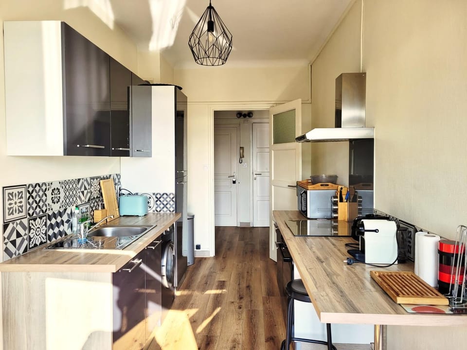 Kitchen or kitchenette, Dining area, dishwasher, oven, stove