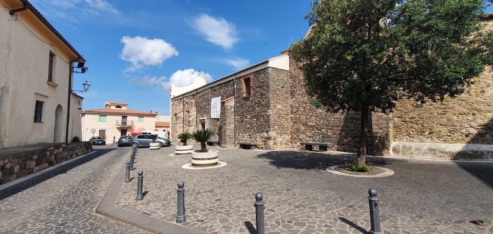 Nearby landmark, Street view