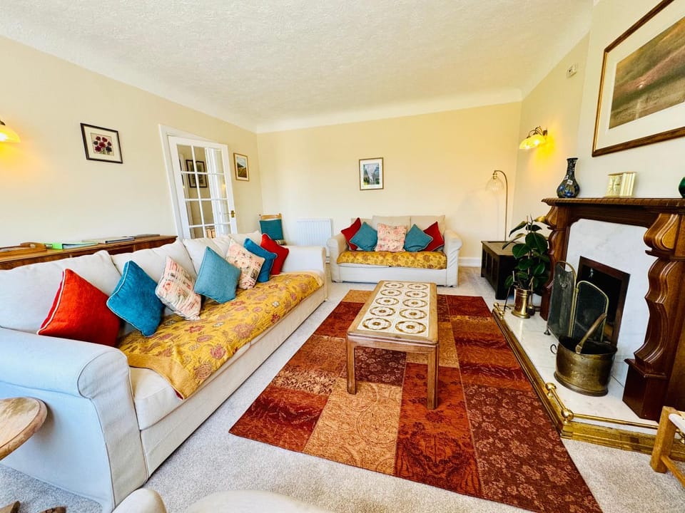 TIRNANT- 3 Bed - GROUND FLOOR ROOMS -DOG FRIENDLY House in Trearddur Bay