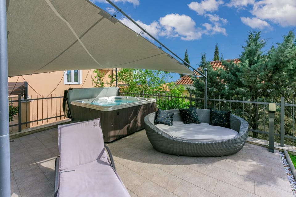 Hot Tub, Balcony/Terrace