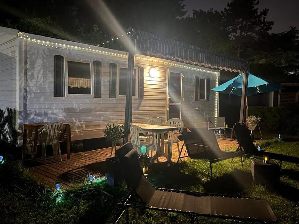 Mobil-Home avec belle exposition Campground/ 
RV Resort in Île-de-France