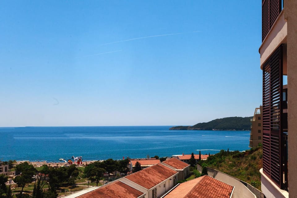 Mountain view, Sea view