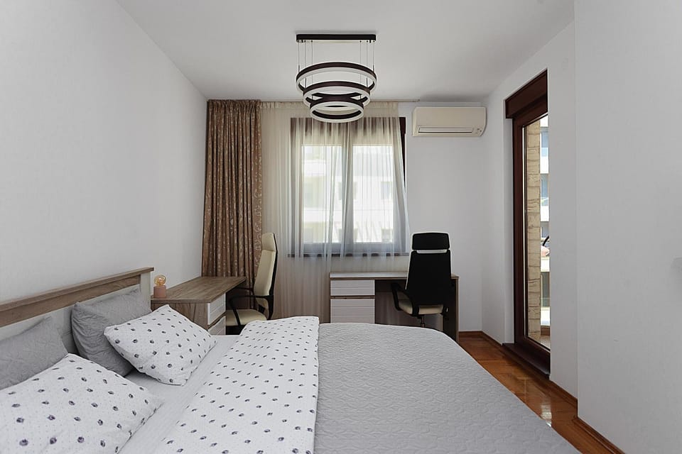Bed, Bedroom, air conditioner