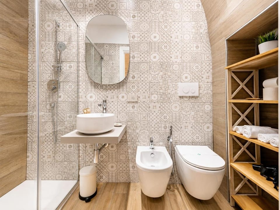 Shower, Toilet, Bathroom, bidet, towels