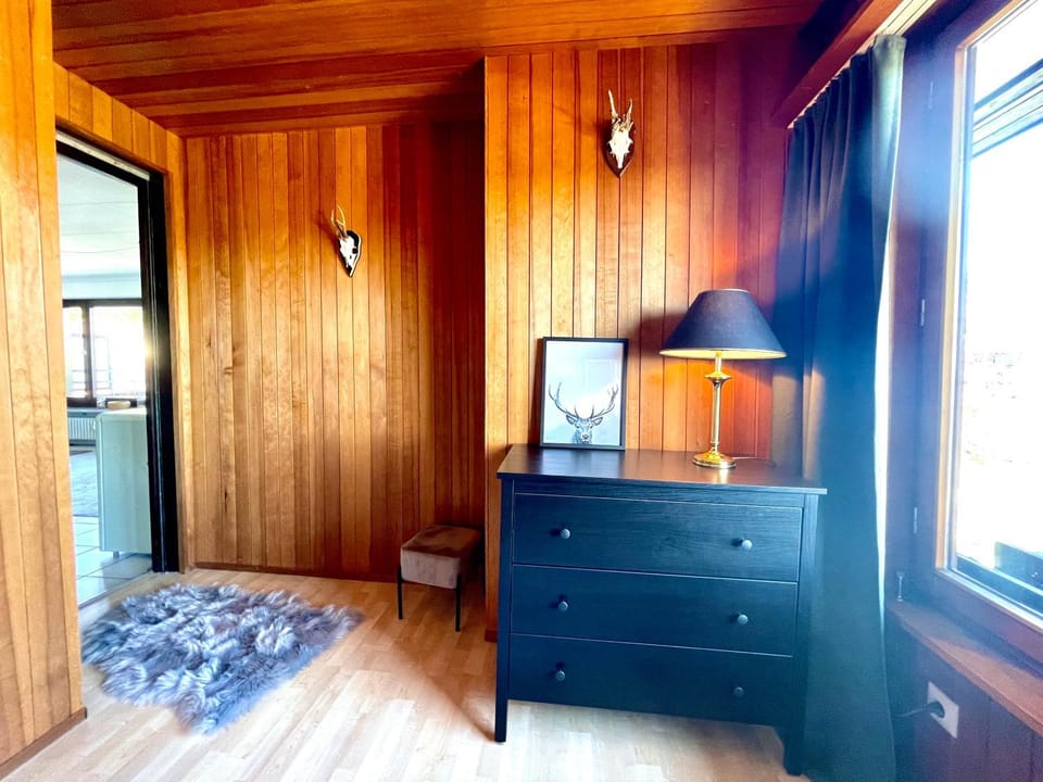 Photo of the whole room, Bedroom