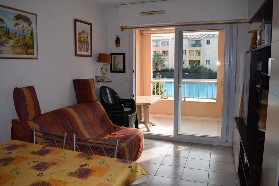 Balcony/Terrace, Living room, Pool view