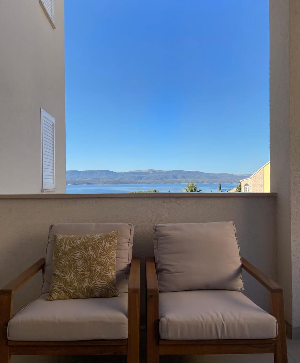 Natural landscape, View (from property/room), Balcony/Terrace, Seating area