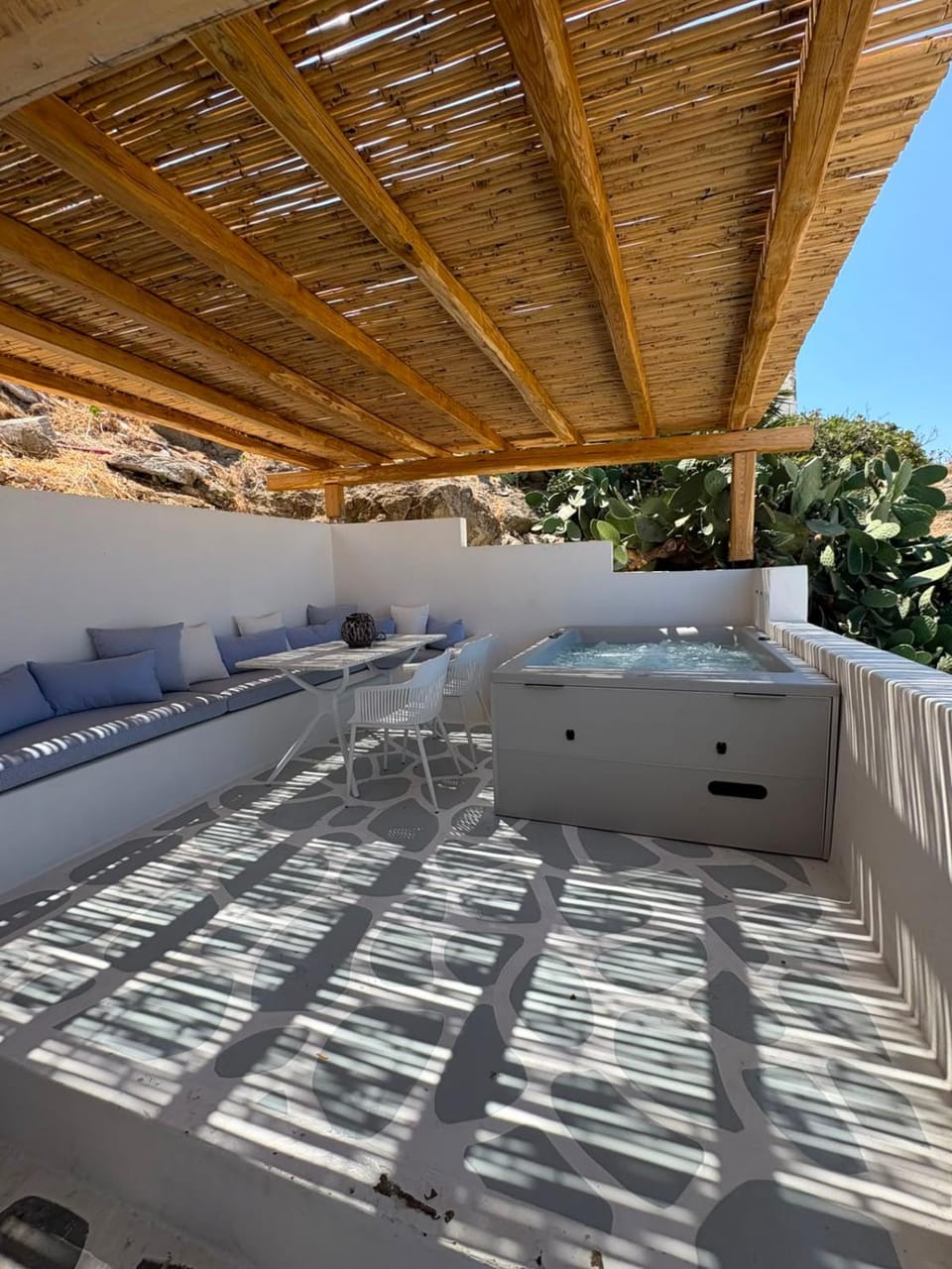 Patio, Hot Tub, Hot Tub, Balcony/Terrace