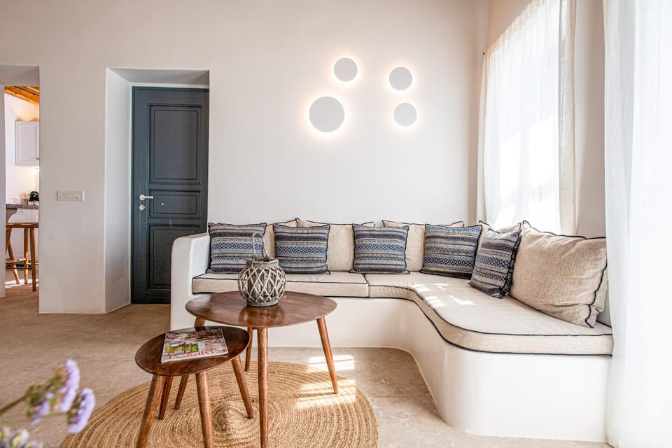 Bed, Living room, Seating area