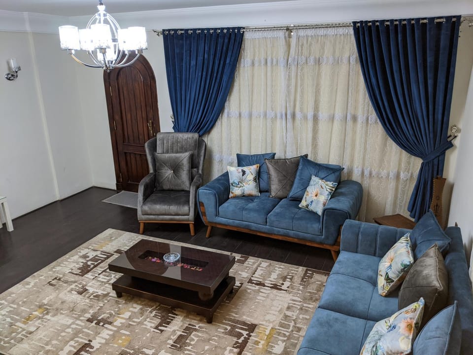 Living room, Seating area