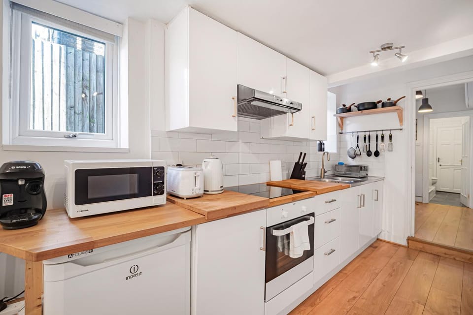 Private Garden Apartment by Tulse Hill Station - Pass the Keys Apartment in London Borough of Southwark