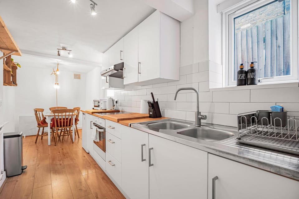 Private Garden Apartment by Tulse Hill Station - Pass the Keys Apartment in London Borough of Southwark