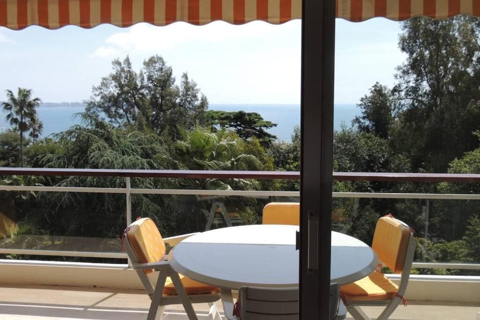 STUDIO STANDING VUE MER 2 PERS. 5 min.CANNES Apartment in Cannes