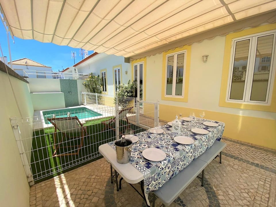 Patio, Dining area, Swimming pool