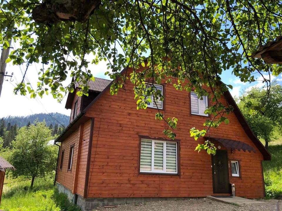 Карпатська ніч Bed and Breakfast in Lviv Oblast
