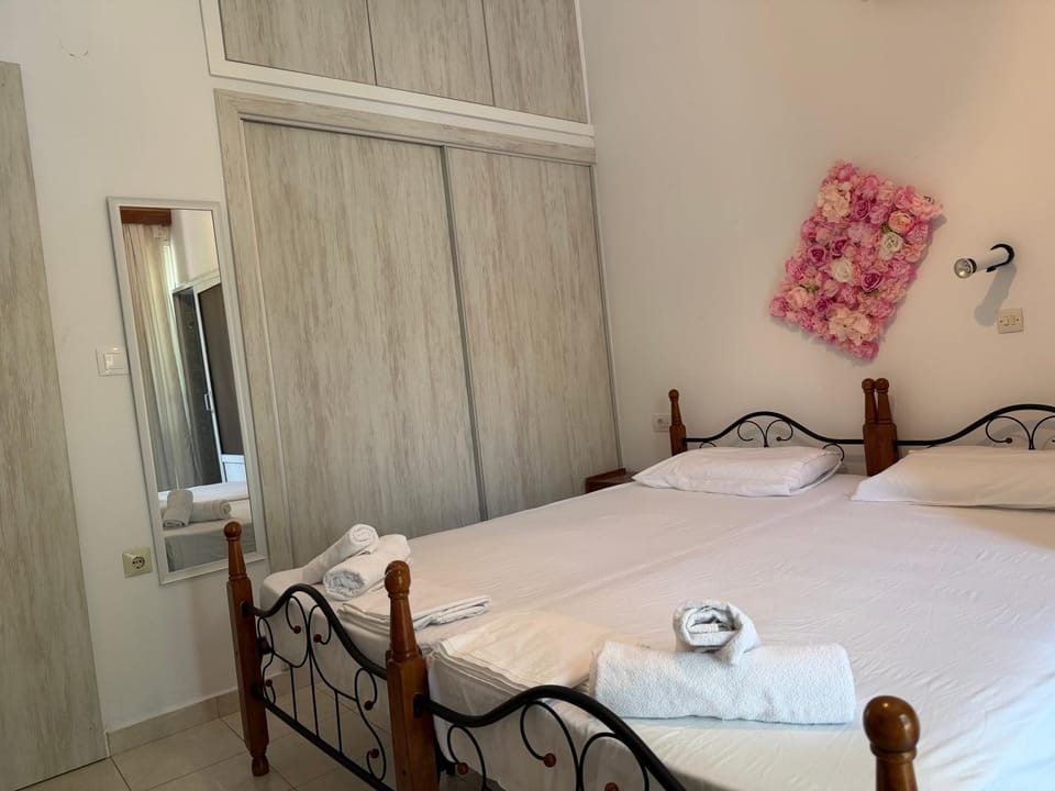 Bed, Bedroom, towels, wardrobe