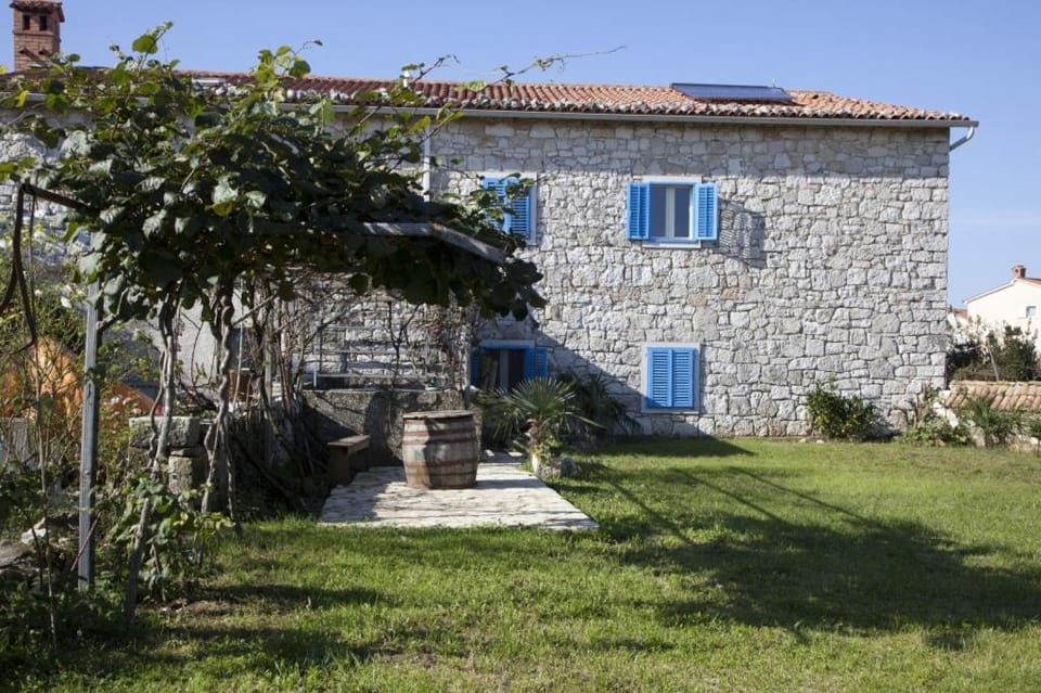Property building, Facade/entrance, Off site
