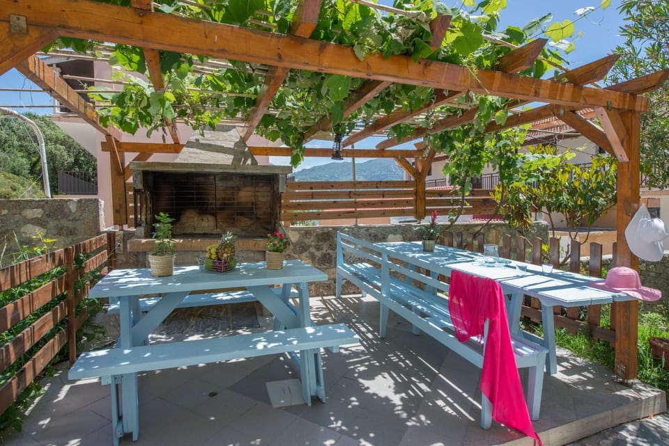 Patio, BBQ facilities