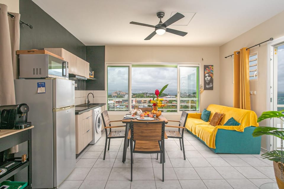 Patio, Natural landscape, View (from property/room), Balcony/Terrace, Kitchen or kitchenette, Living room, Food and drinks, Seating area, Dining area, Food, oven