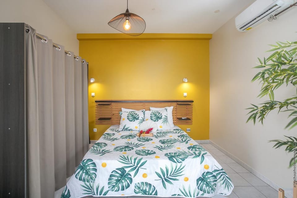 Bed, Photo of the whole room, Bedroom, air conditioner