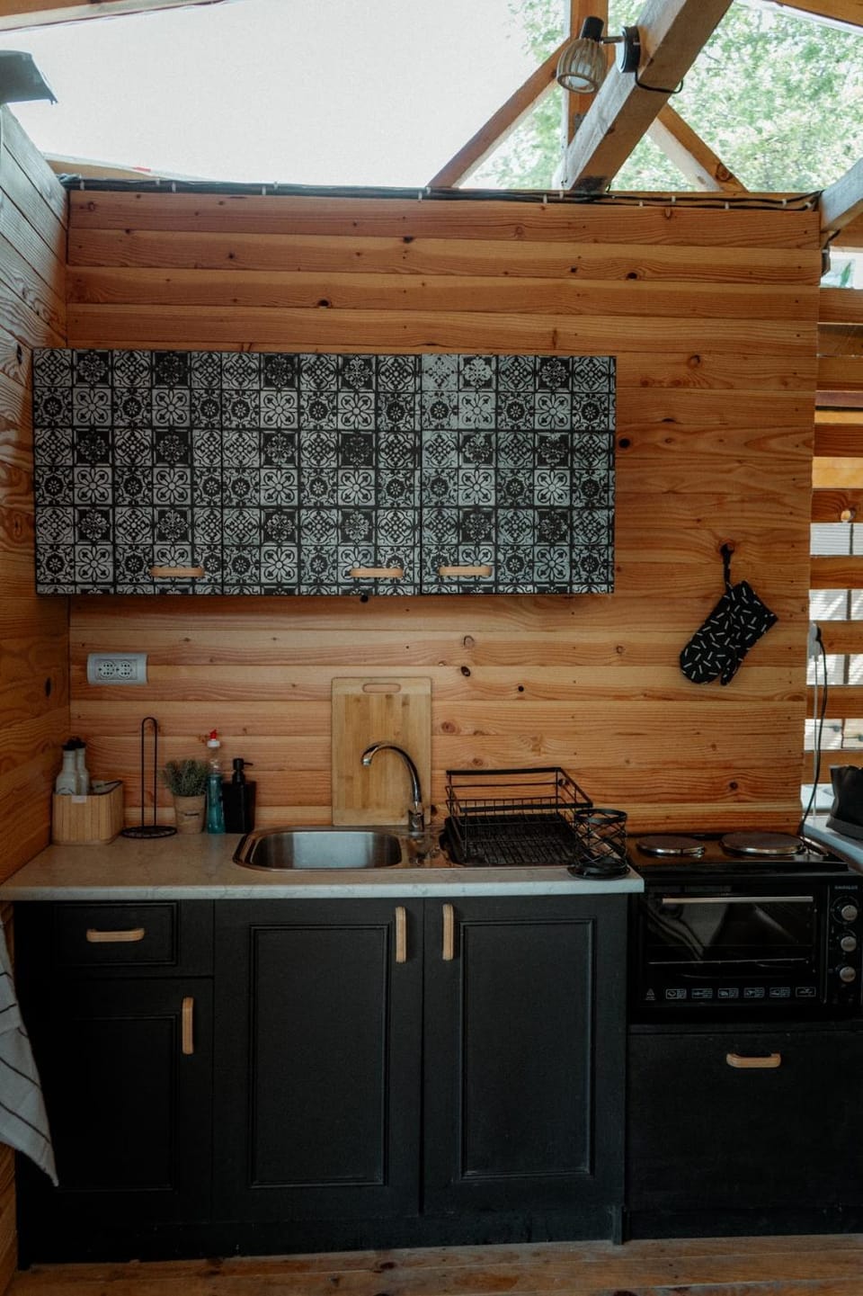 Kitchen or kitchenette, stove