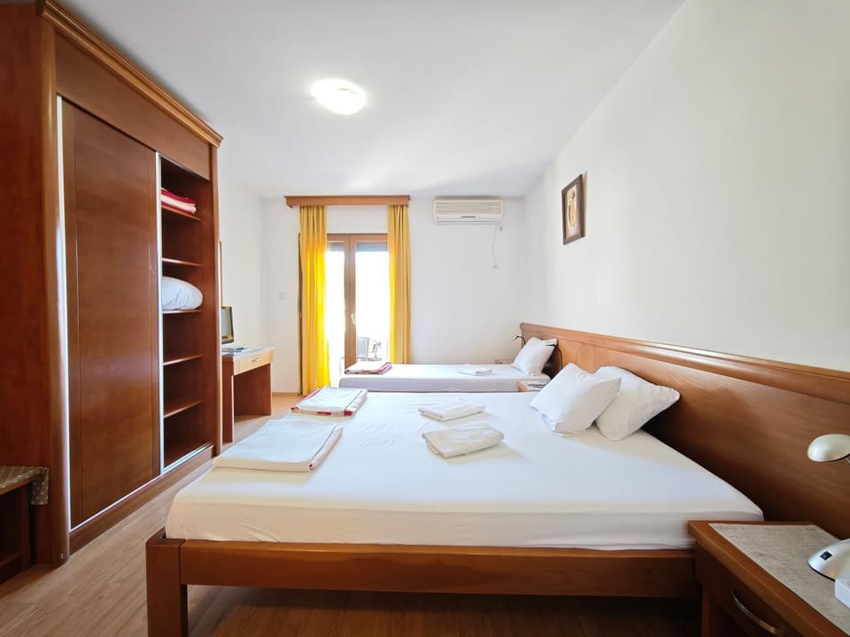 Bed, Bedroom, towels, wardrobe