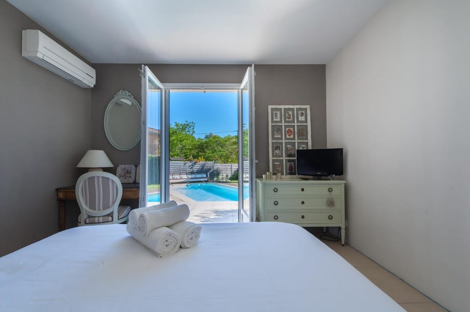 Bedroom, Pool view, Swimming pool