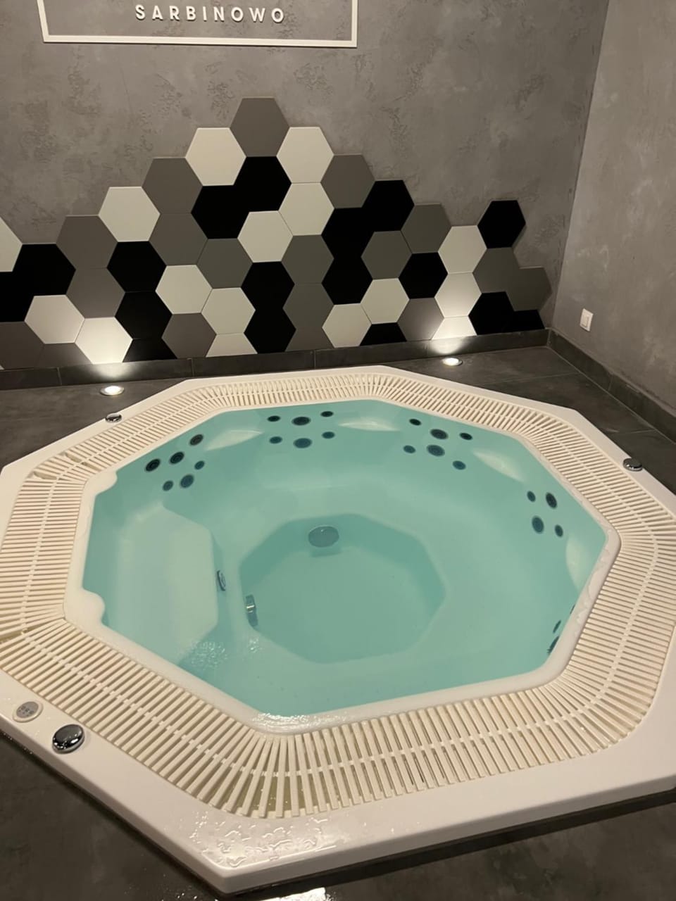 Hot Tub, Swimming pool