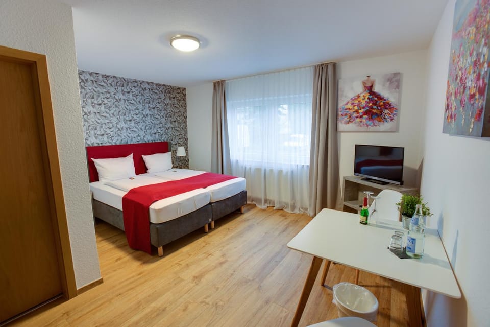 Hotel Leo Mühlhausen Bed and Breakfast in Baden-Württemberg