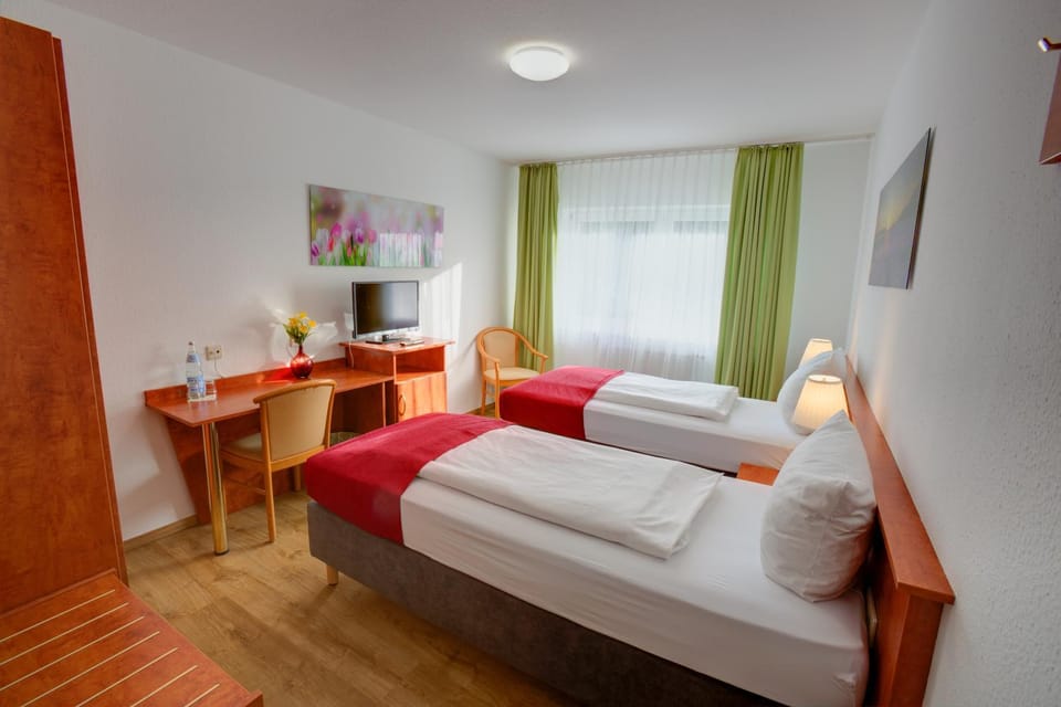 Hotel Leo Mühlhausen Bed and Breakfast in Baden-Württemberg