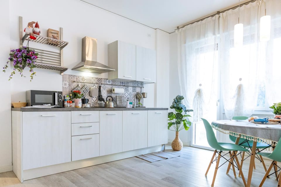 Kitchen or kitchenette, Living room, stove