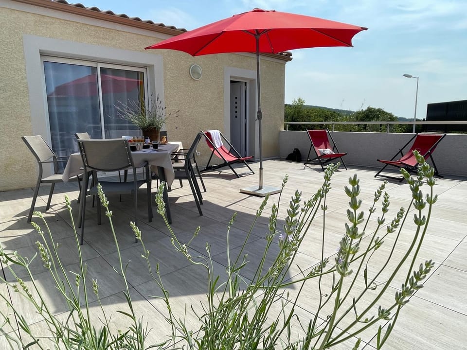 Patio, Dining area