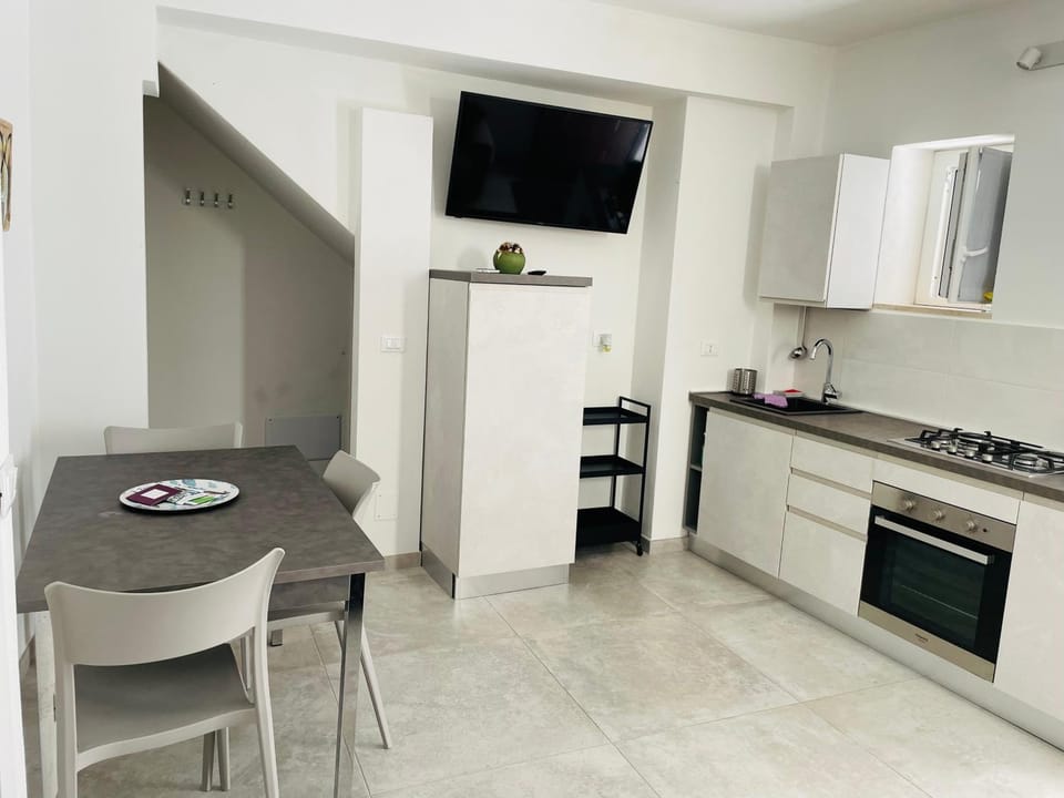 TV and multimedia, Kitchen or kitchenette, Dining area, pet friendly, stove
