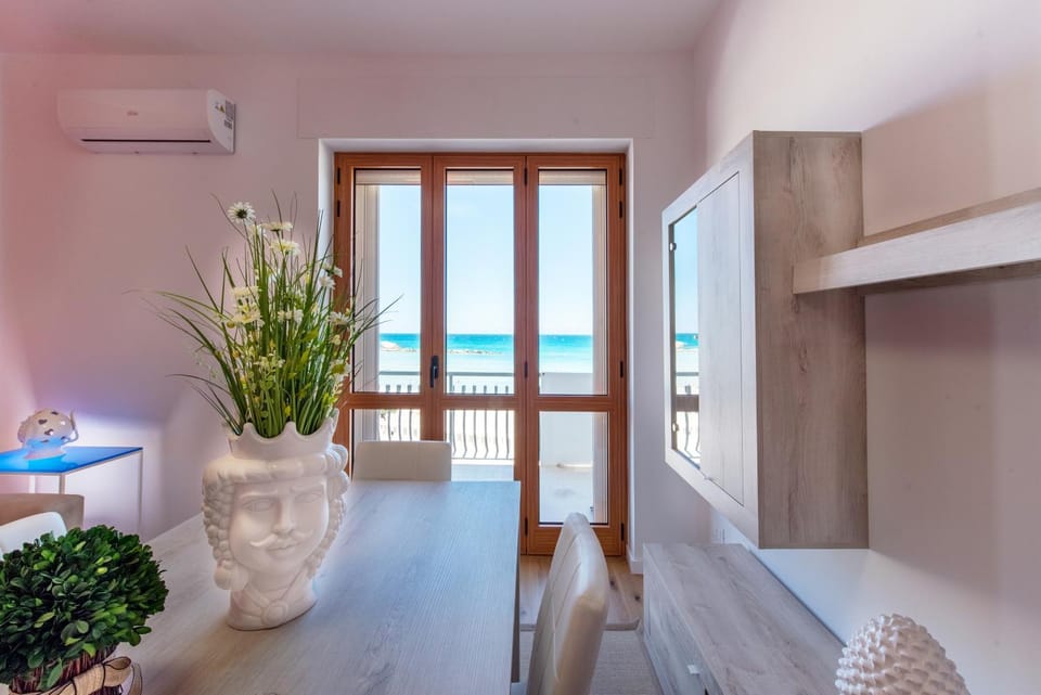 Living room, Photo of the whole room, Dining area, Sea view, air conditioner