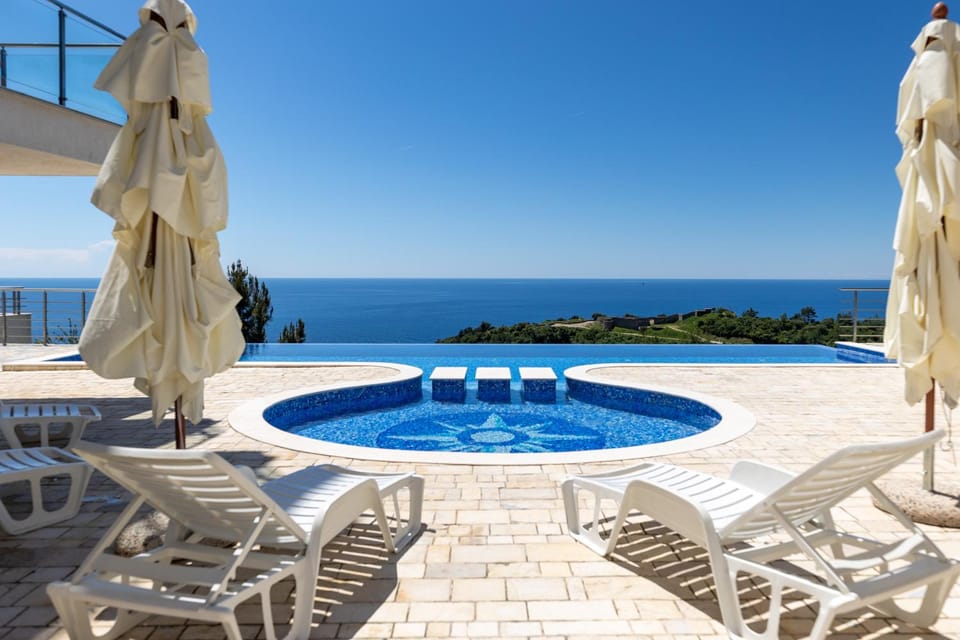 Pool view, Sea view, Swimming pool, sunbed