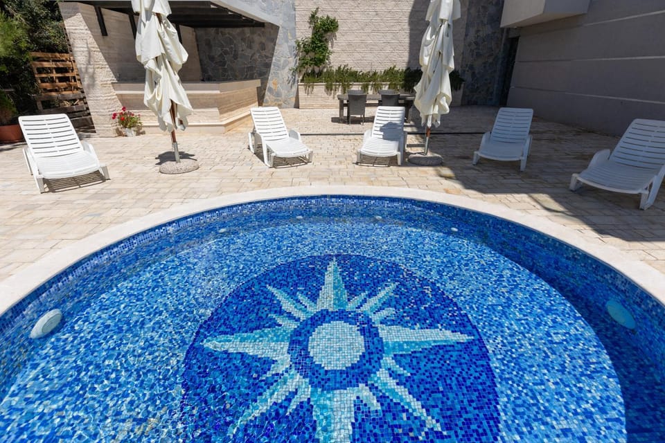 Swimming pool, sunbed