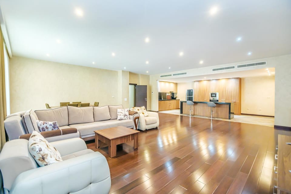 Kitchen or kitchenette, Living room, Seating area, minibar, oven, pet friendly